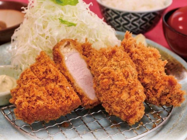 期間限定！広島県産牡蠣の大粒カキフライと、とんかつが贅沢に楽しめる定食。