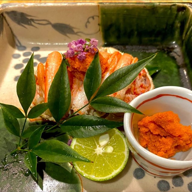 冬ならではの味覚、蟹をじっくりと堪能。