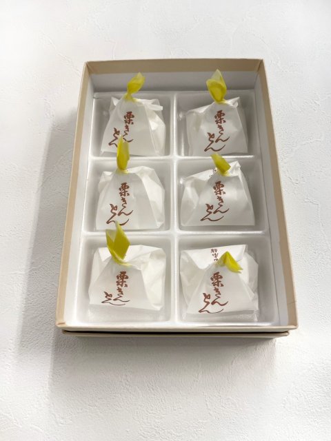 鮎菓子も人気だが、秋から冬にかけては栗きんとんもおすすめ。
