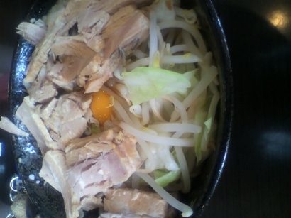 自家製極太筋肉麺 男は黙って前を行け!のレポート写真1（SOH）