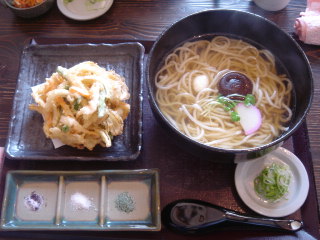 煮込みうどん たくのレポート写真1（ゆふ）