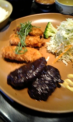 町の洋食屋 3Pigsのレポート写真1（コロン）