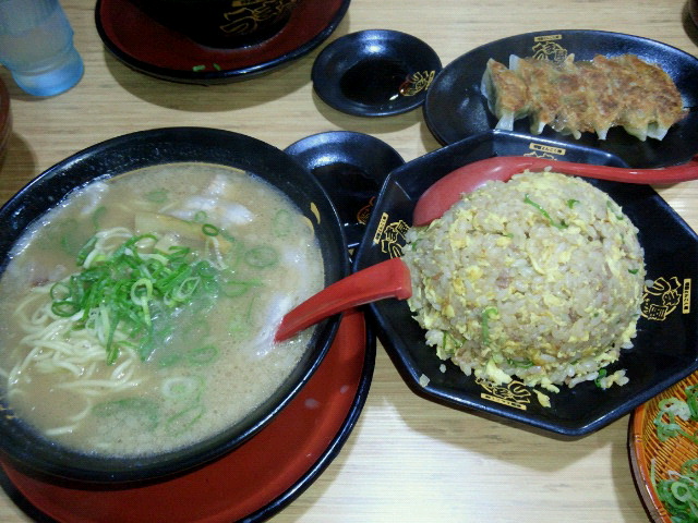 豚旨うま屋ラーメン 可児店のレポート写真1（ぴーちゃん）