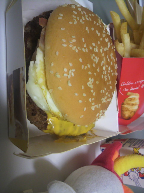 マクドナルド 岐阜則武店のレポート写真1（ポニョ）