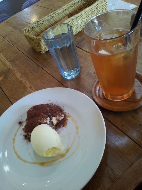 カフェとカバンのレポート写真2（mogu）