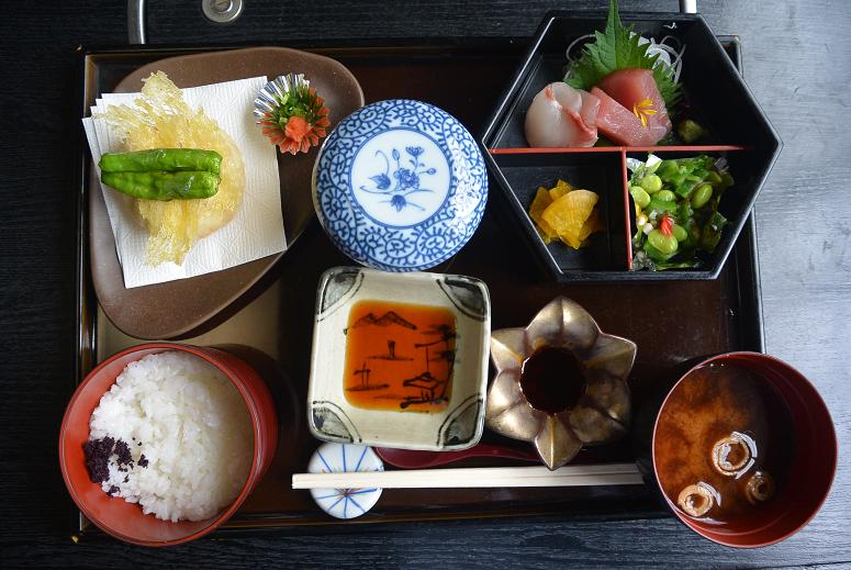 日本料理鳥安のレポート写真2（レッツなシニア）