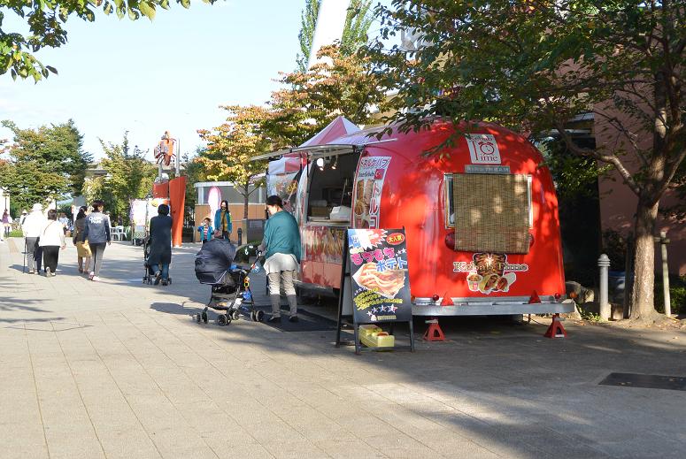 河川環境楽園 ケバブ移動販売車のレポート写真1（レッツなシニア）