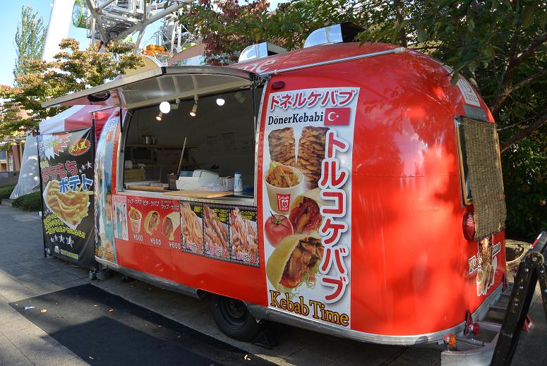 河川環境楽園 ケバブ移動販売車のレポート写真2（レッツなシニア）