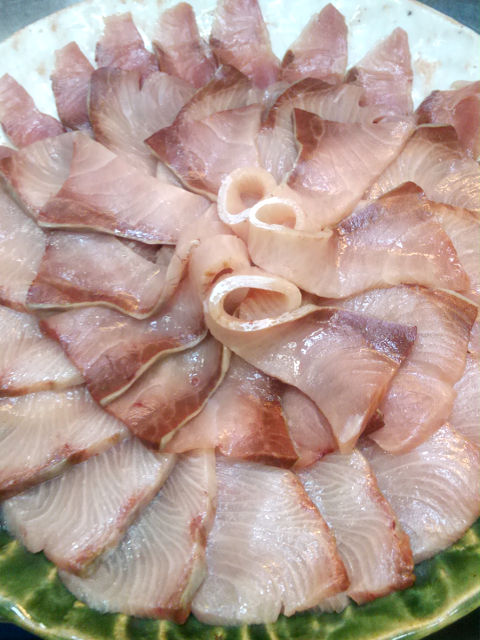 天然寒ブリの「ぶりしゃぶ」｜日本海産の天然寒ブリを豆乳仕立ての出汁にくぐらせて味わう「ぶりしゃぶ」。...