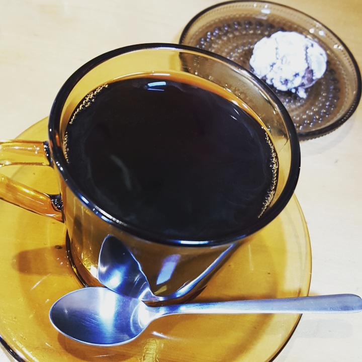 カフェとカバンのレポート写真1（ぱっつん）