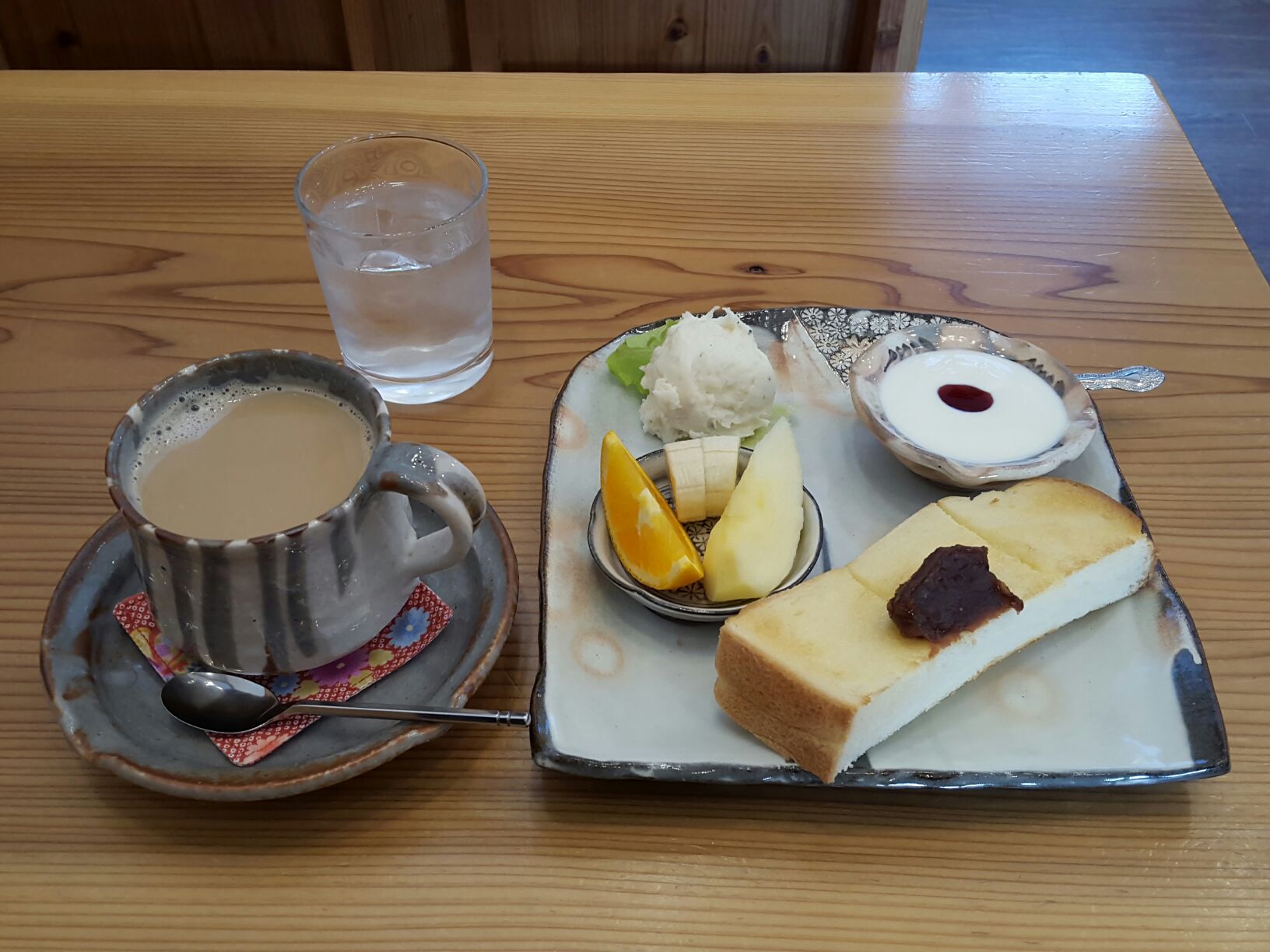 珈琲 美濃焼ギャラリー 卯の華のレポート写真1（mogu）