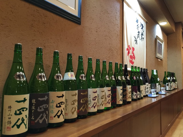 蕎麦屋ならではの酒肴で20種類以上あるお酒を楽しめる。
