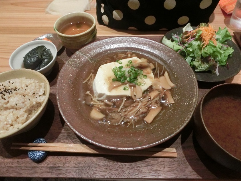 ミツバチ食堂のレポート写真2（レッツなミドル）