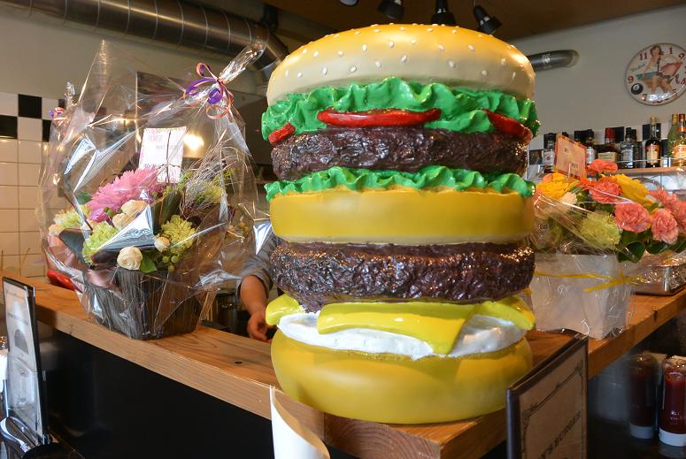 NON'S BURGER is heavenlyのレポート写真1（レッツなシニア）