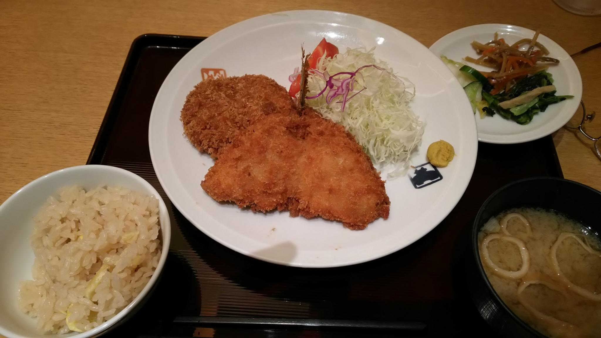 大かまど飯 寅福のレポート写真1（める）