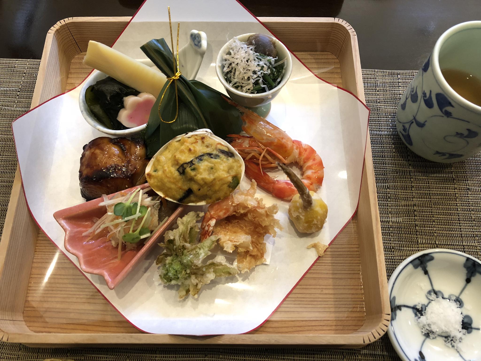 旬彩料理 日野坂 さか井のレポート写真1（める）