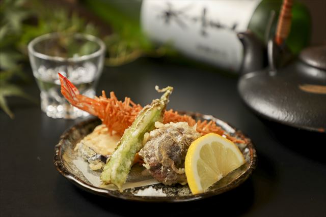 非日常感あふれるひとときを｜岐阜市の日野地区を走る、国道248号線から南へすぐ。緑に囲まれた静かな空間は...