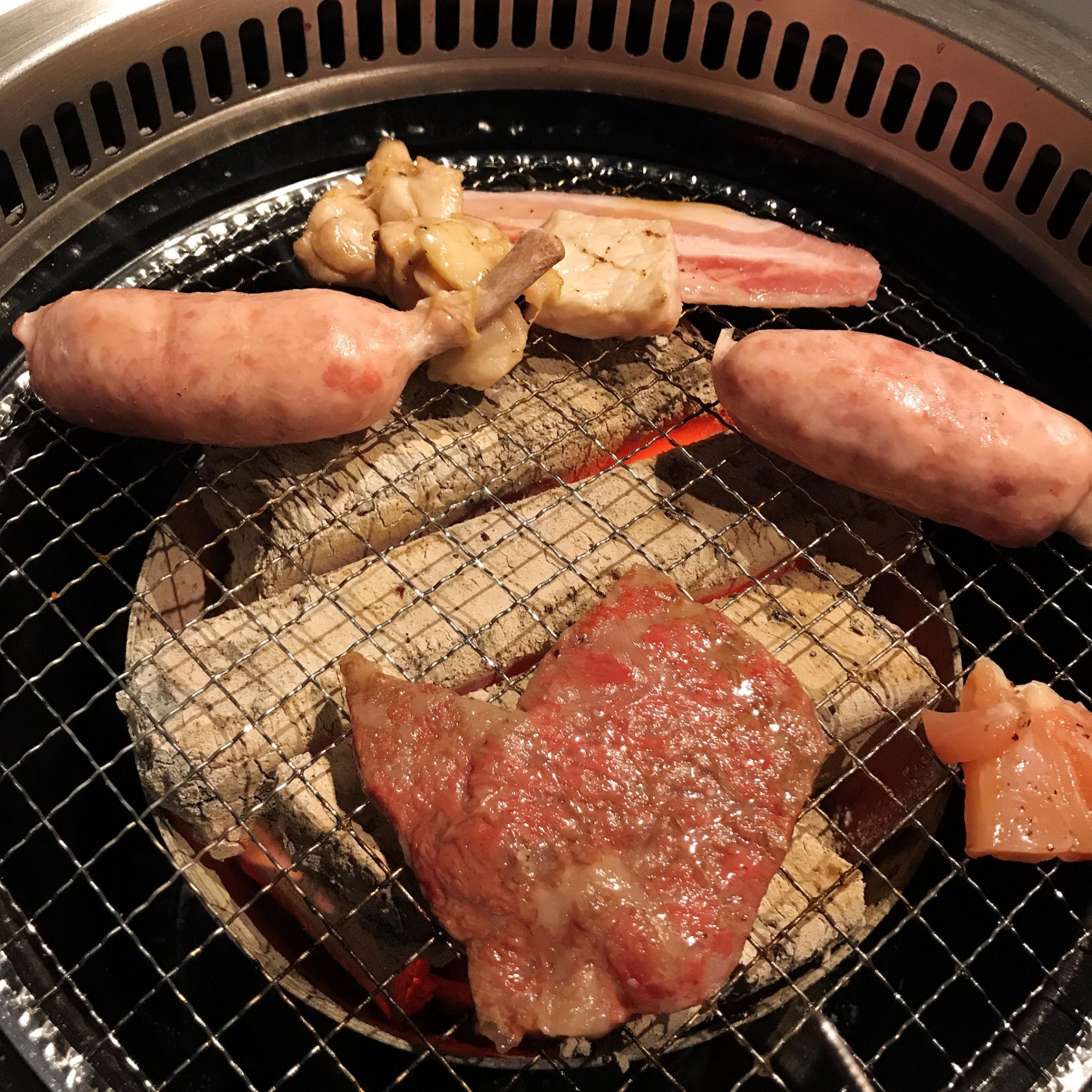 孝作とアームストロングの肉とけむりのレポート写真3（岐阜の食いしん坊担当）