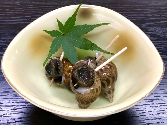 国産バイ貝のうま煮…400円｜旨味を閉じ込めるように約3時間かけて煮込まれたバイ貝。たっぷりのお酒と絶妙...