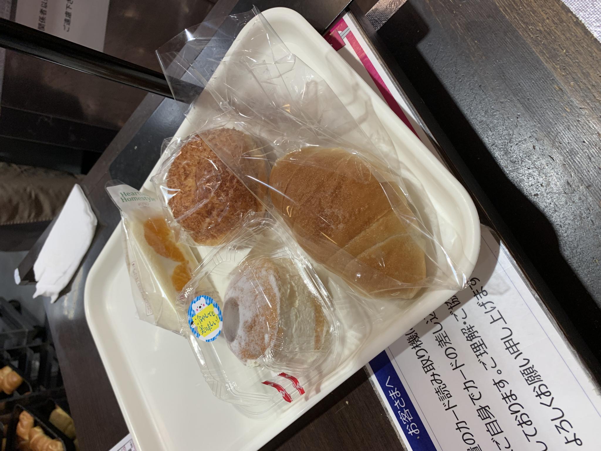 BREAD FACTORY パン工場 イオン大垣店のレポート写真2（ポニョ）