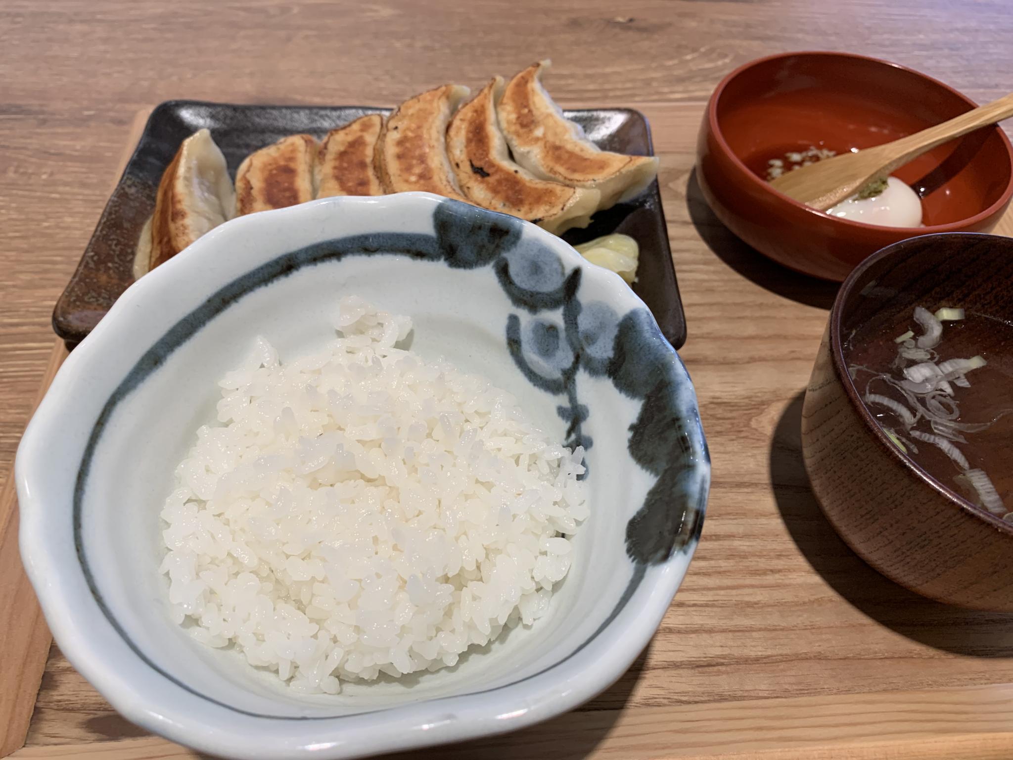 肉汁餃子のダンダダン 岐阜駅前店のレポート写真1（ポニョ）