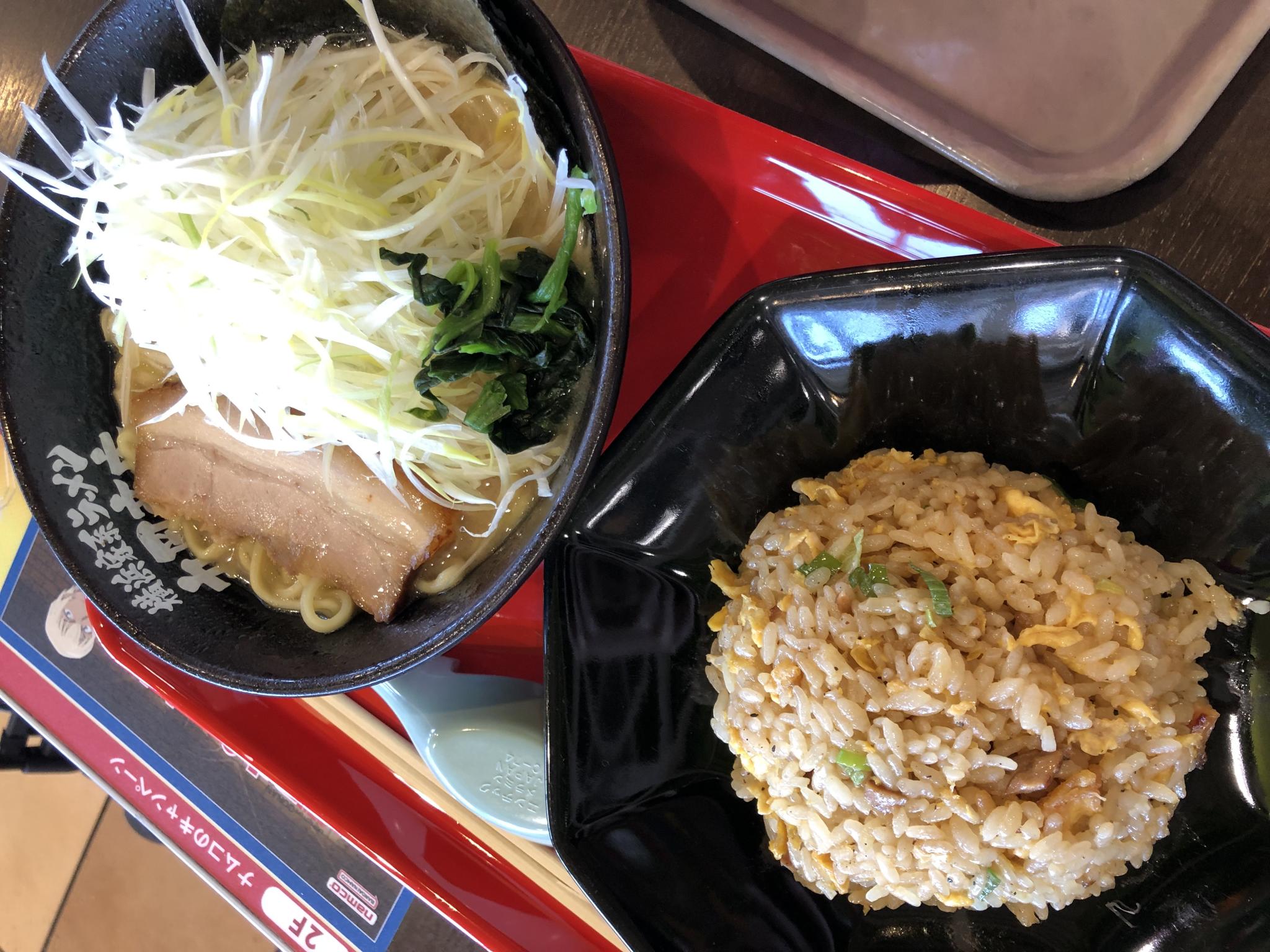 横浜家系ラーメン 丸岡商店 モレラ岐阜店のレポート写真1（にしこ）