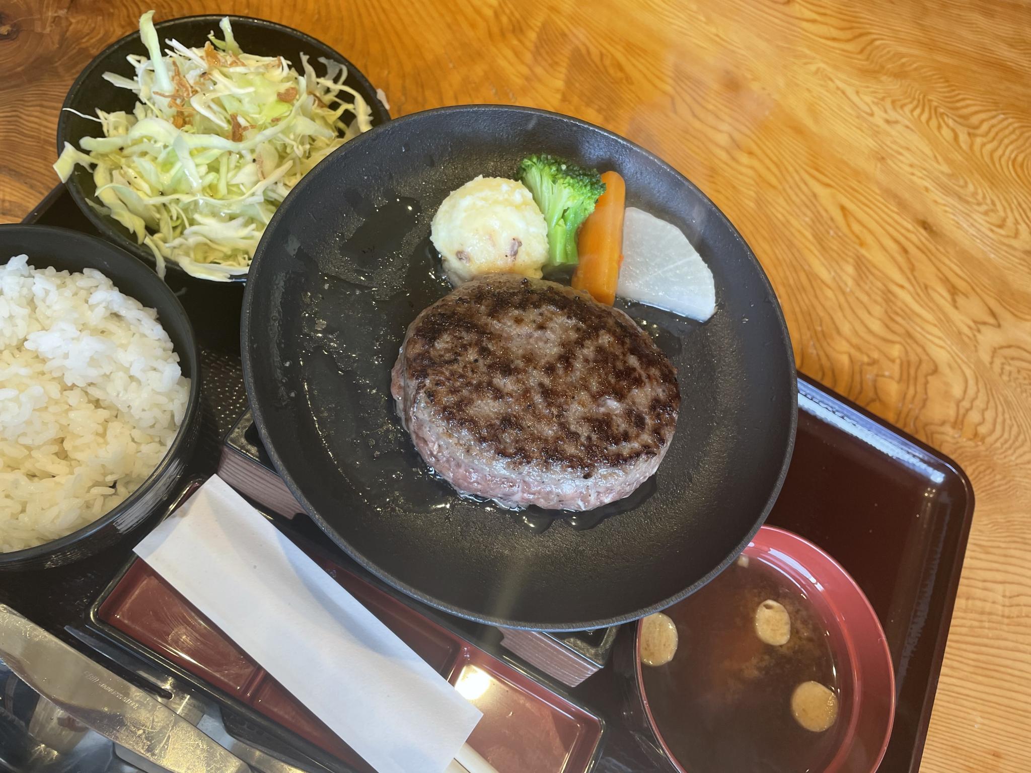 とろけるハンバーグ 福よし 岐阜長良店のレポート写真1（岐阜の食いしん坊担当）