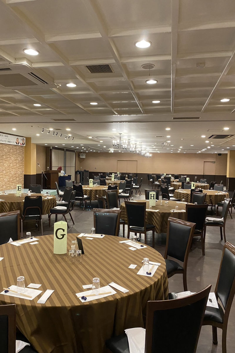 立食300名、着席250名まで収容できる大パーティー会場「ブラウンズホール」。結婚披露宴、会社パーティー、展...