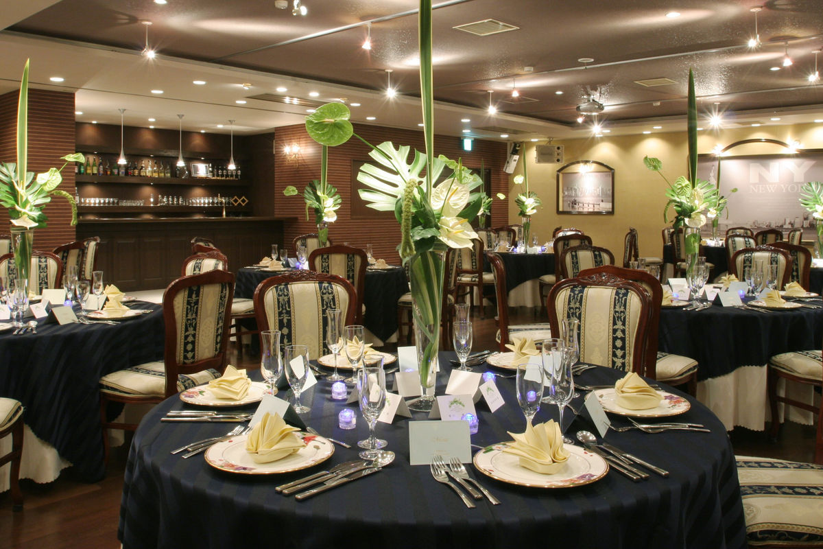 シックな雰囲気で落ち着いた大人の集まりに。