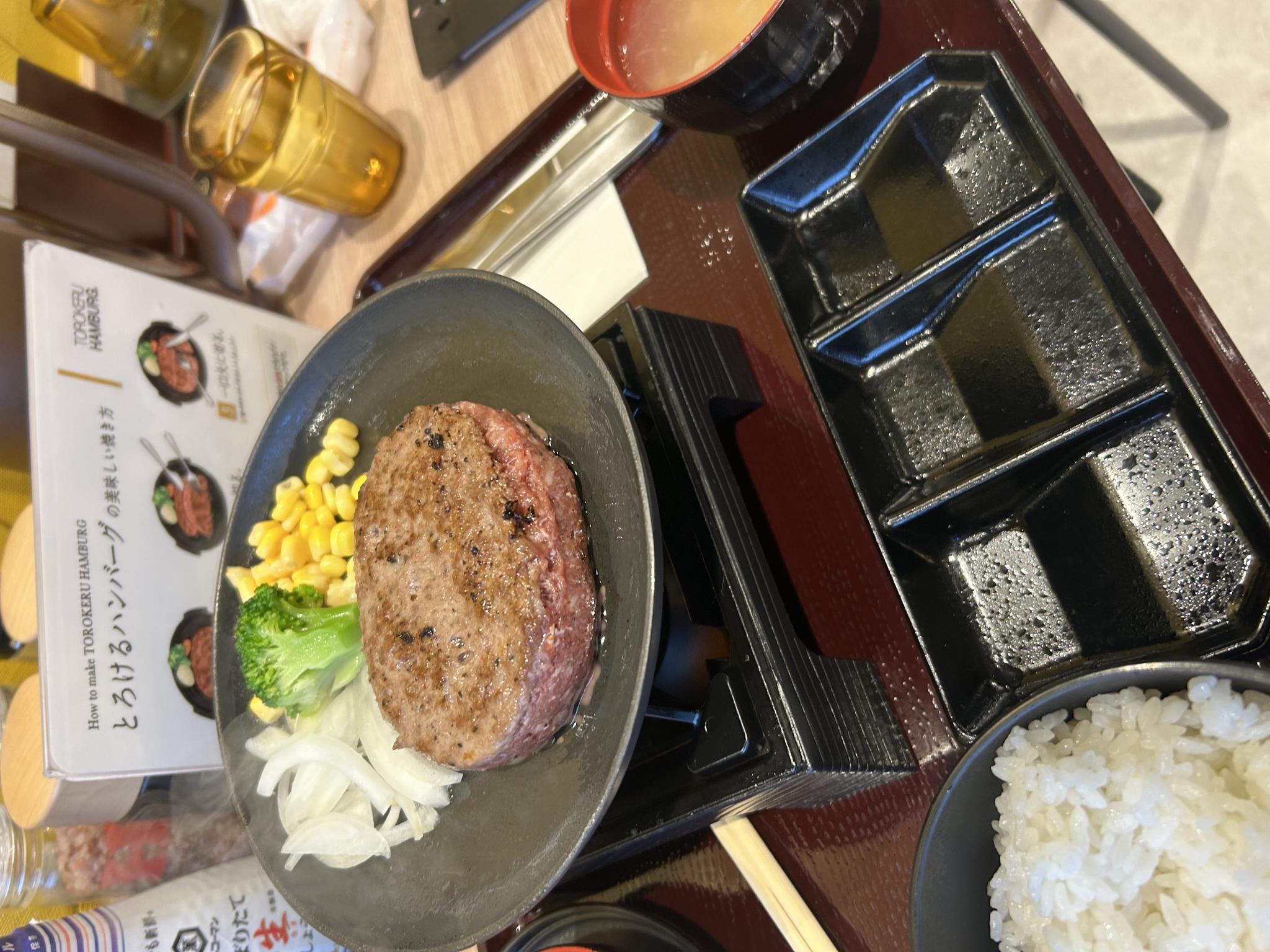 とろけるハンバーグ福よし　岐阜鶉店のレポート写真1（ポニョ）