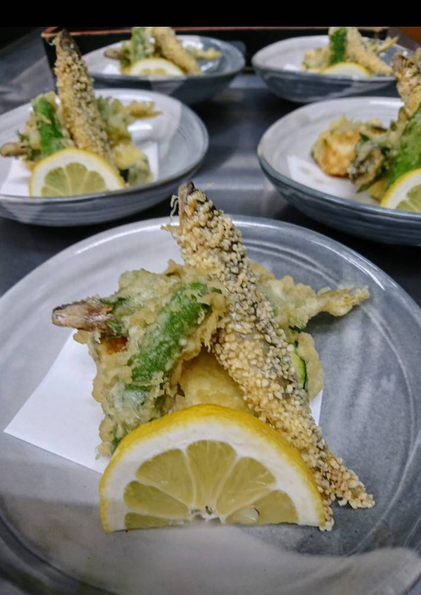 季節を感じる一品を｜長良川の天然鮎を玄米で造られたアラレを衣にして揚げたお料理。香ばしさと共に口の中...