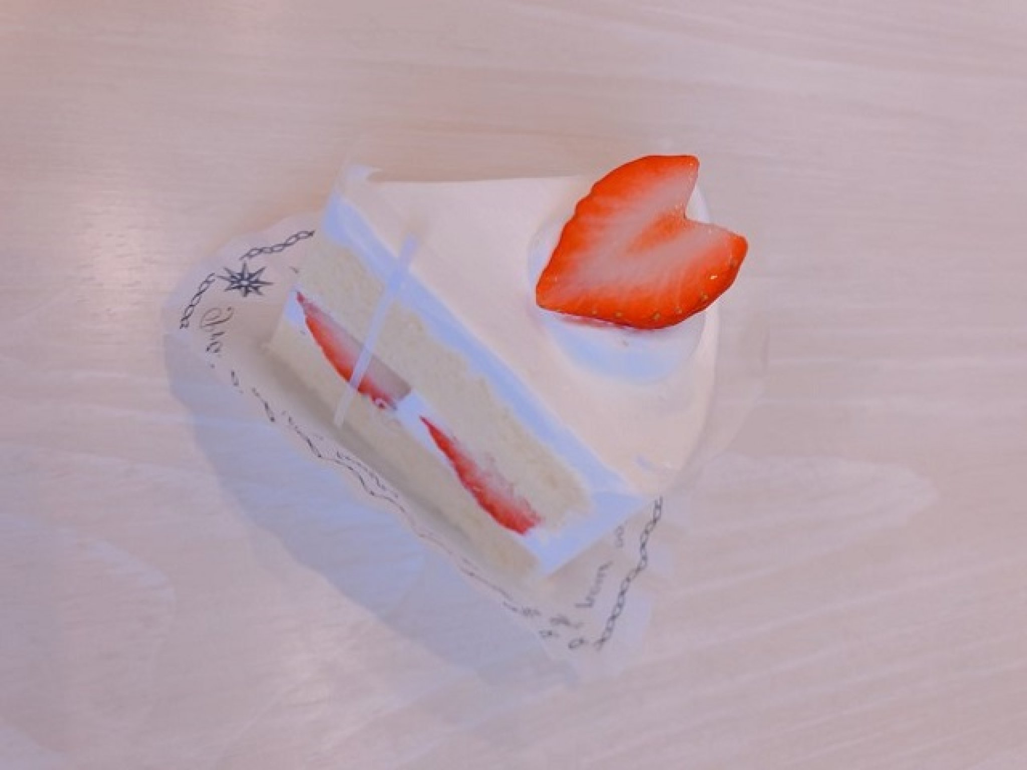 苺のショートケーキ…480円｜ふわふわのスポンジに苺と生クリームがたっぷりのオーソドックスな苺のショート...