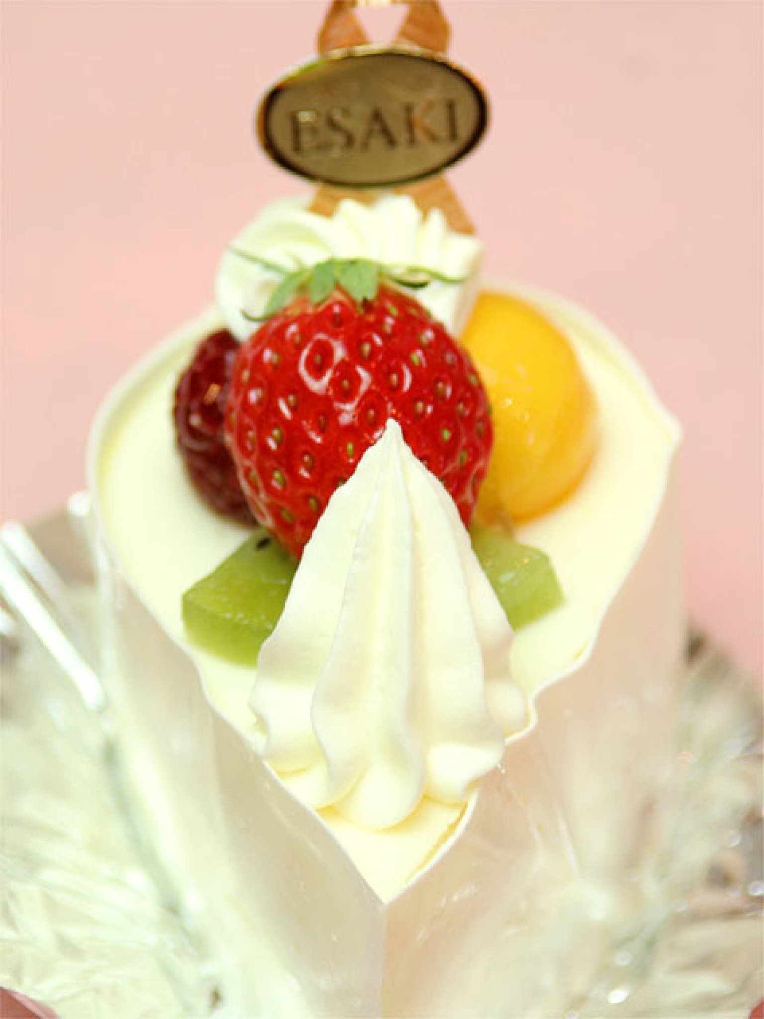 レアチーズケーキ…460円｜フランス産のクリームチーズをたっぷりと使用。ムース生地のしっとりなめらかな口...