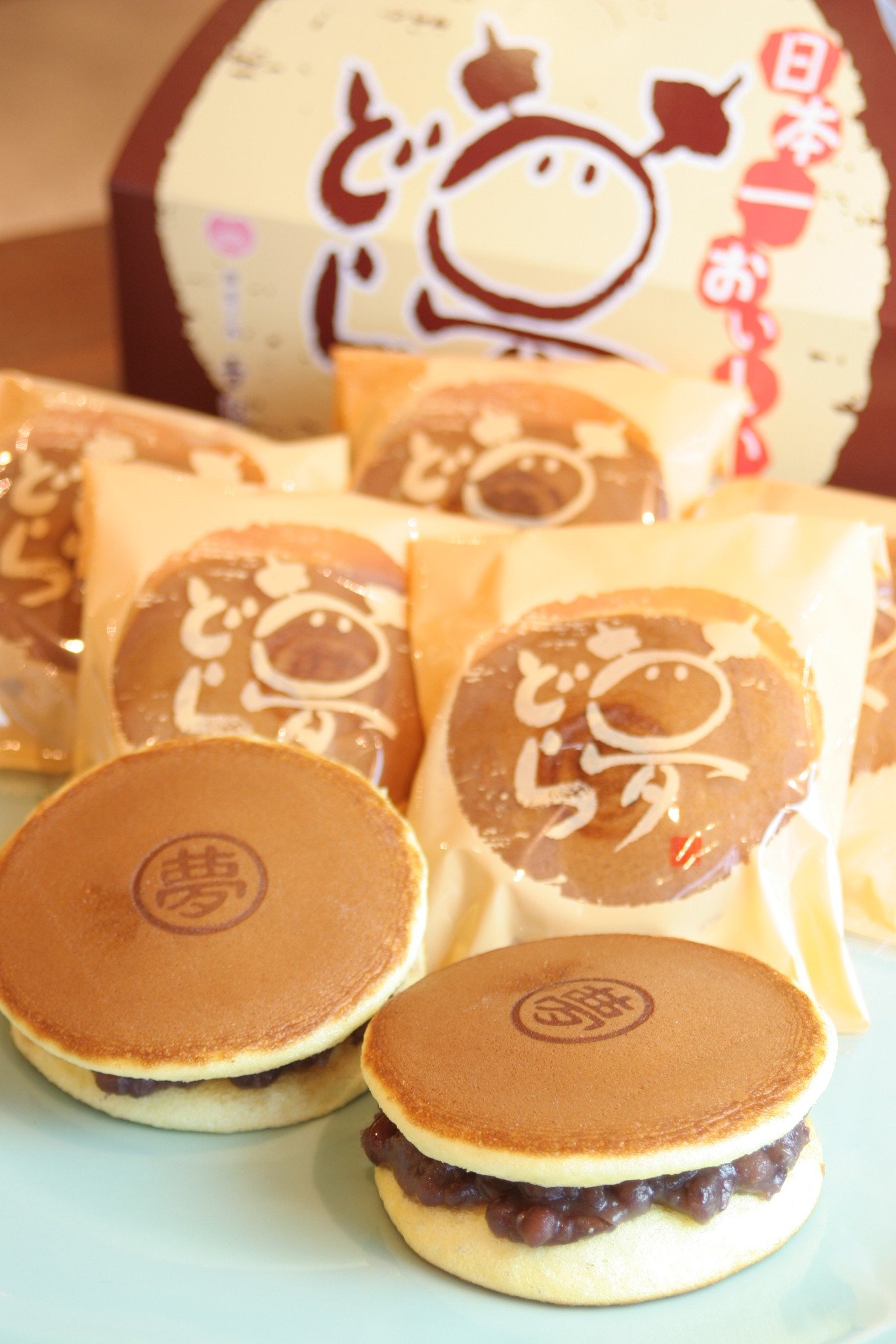 夢どら…230円｜吉野屋イチ押しのどら焼き。ふわふわしっとりの、食べて笑顔になれる夢のお菓子。