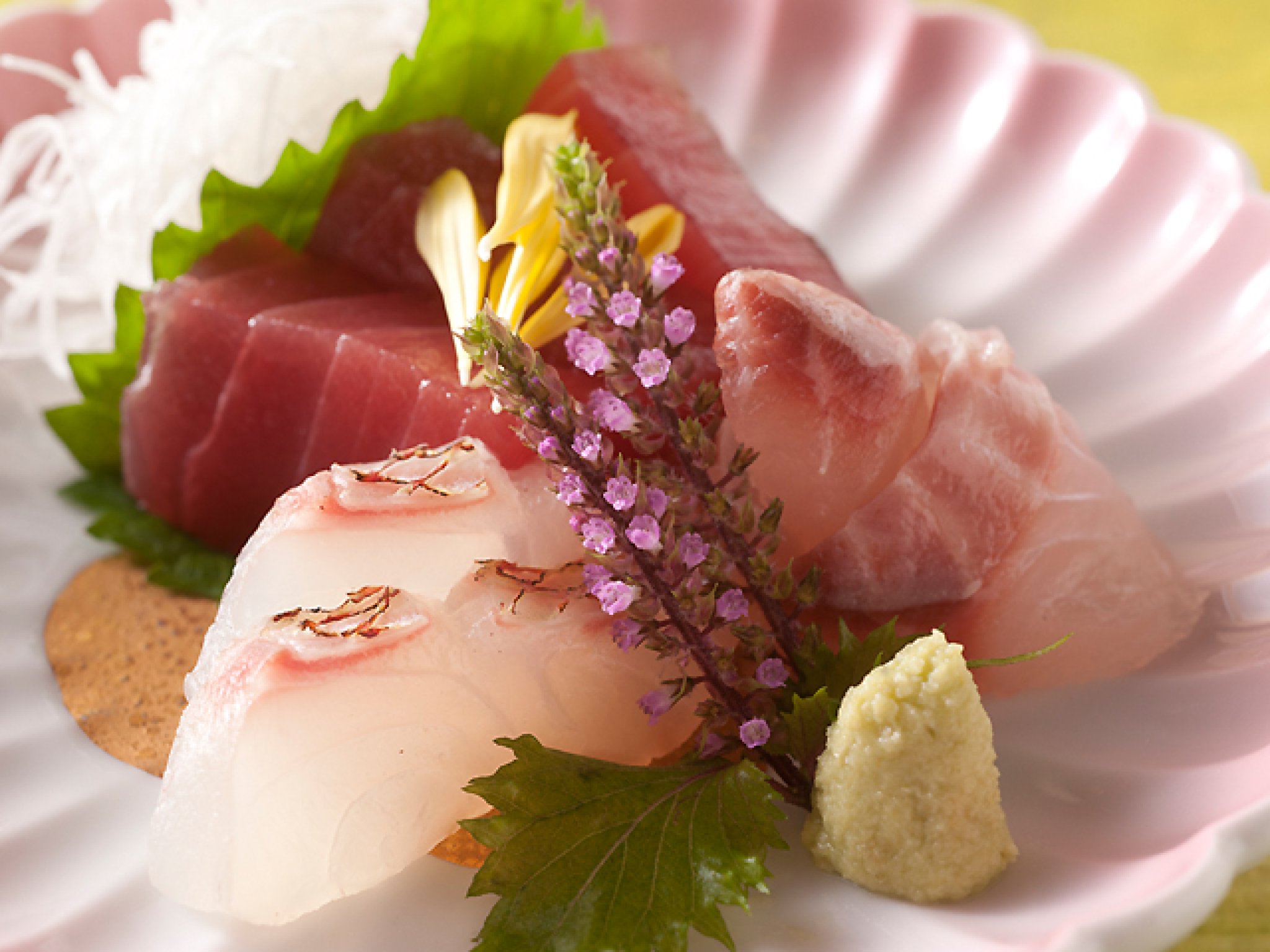 会席料理のお造りの一例。その日市場に入った魚のなかから良い物を選んで使うので、季節や仕入れによってメ...