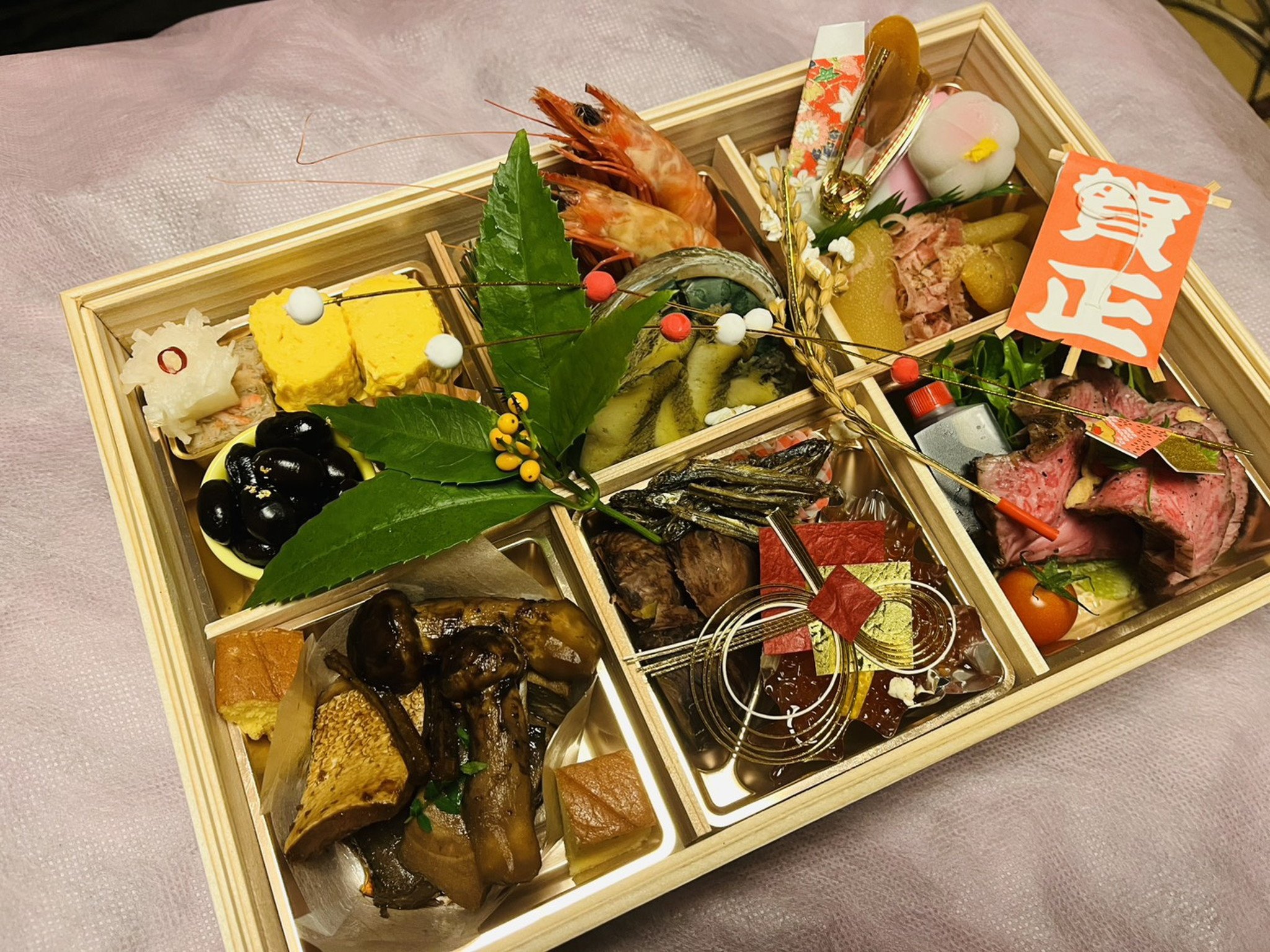 謹製一段重…25,000円｜※写真は昨年のものです。仕入れの都合上内容が変更になる場合もございます