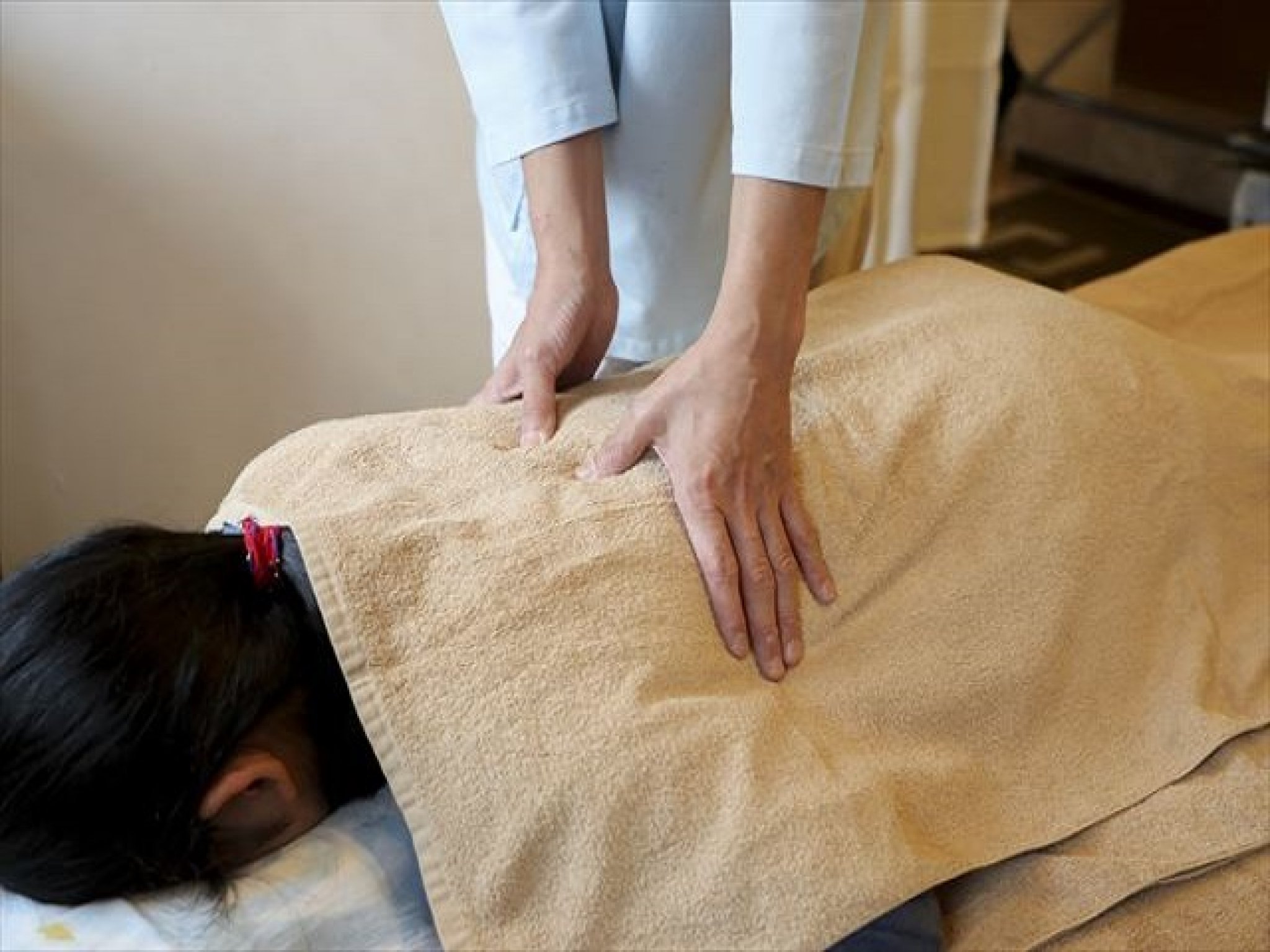 長年の経験が生きたマッサージ｜病院のリハビリや接骨院など経験豊富、あん摩マッサージ指圧師の資格を持つ...