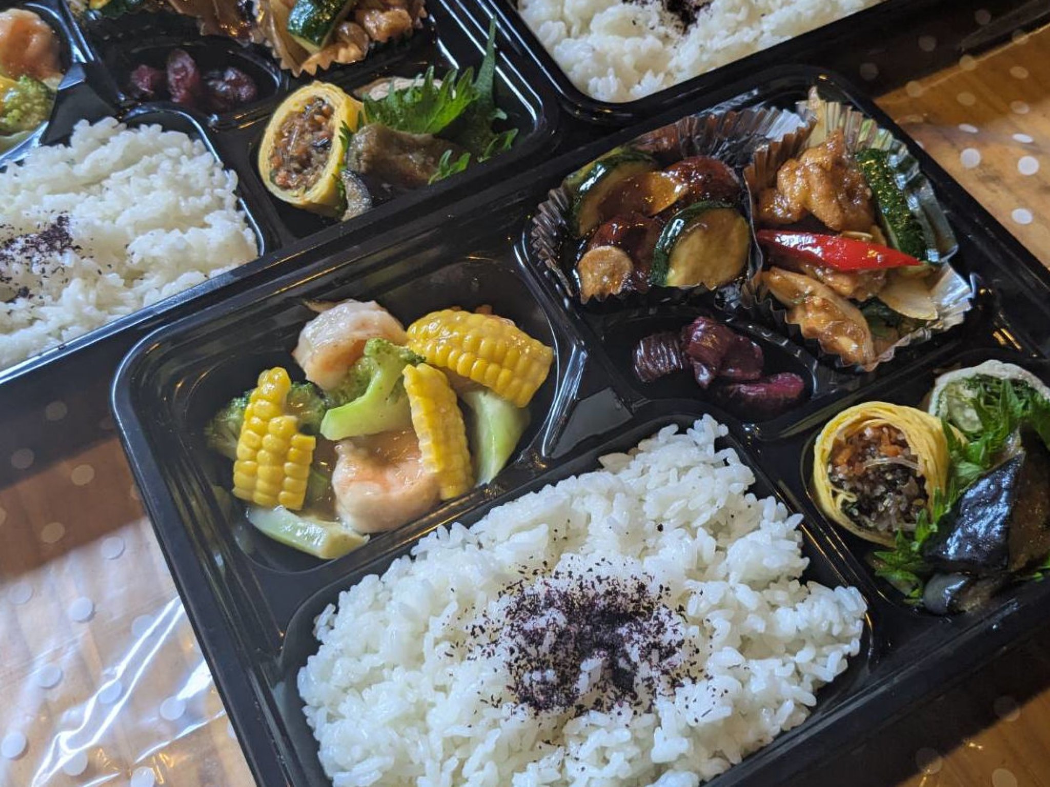 季節の食材を使用したお弁当。