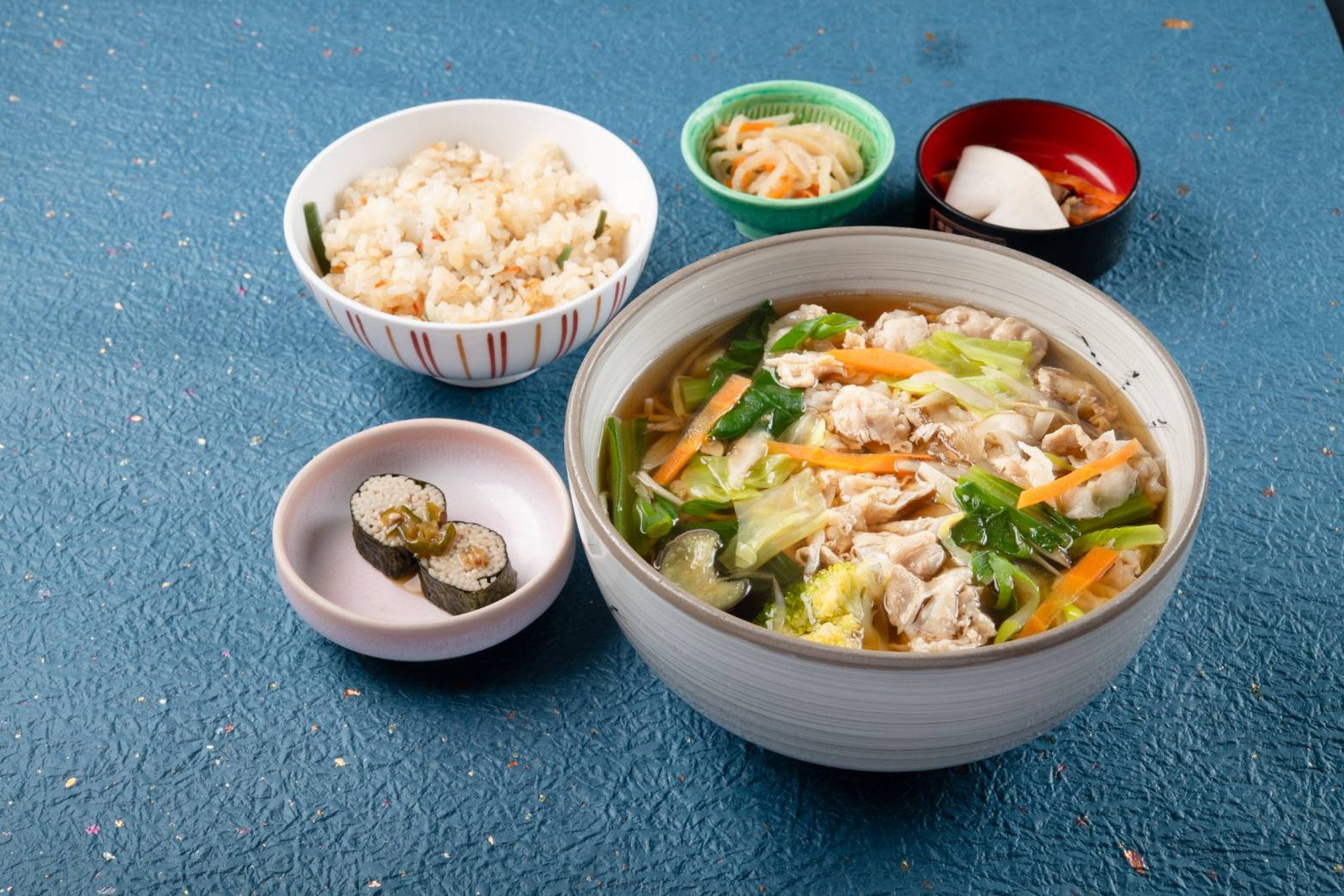 豚野菜御膳…1,815円｜野菜豚そば(うどん)
一品
一菜
かやくご飯
香の物