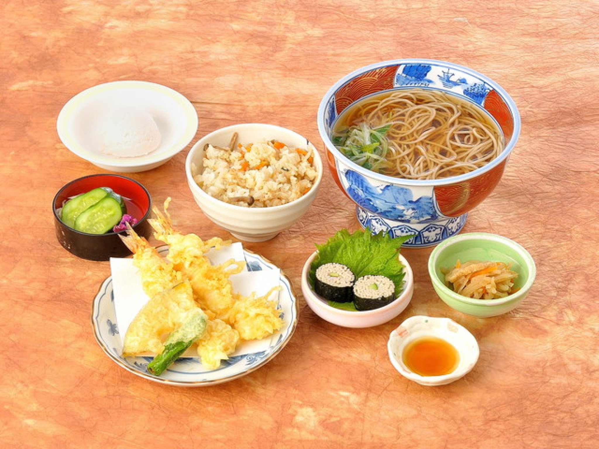 海老天そば御膳…1,870円｜かけそば又はかけうどん
天盛り
一品
一菜
かやくご飯
香の物
デザート