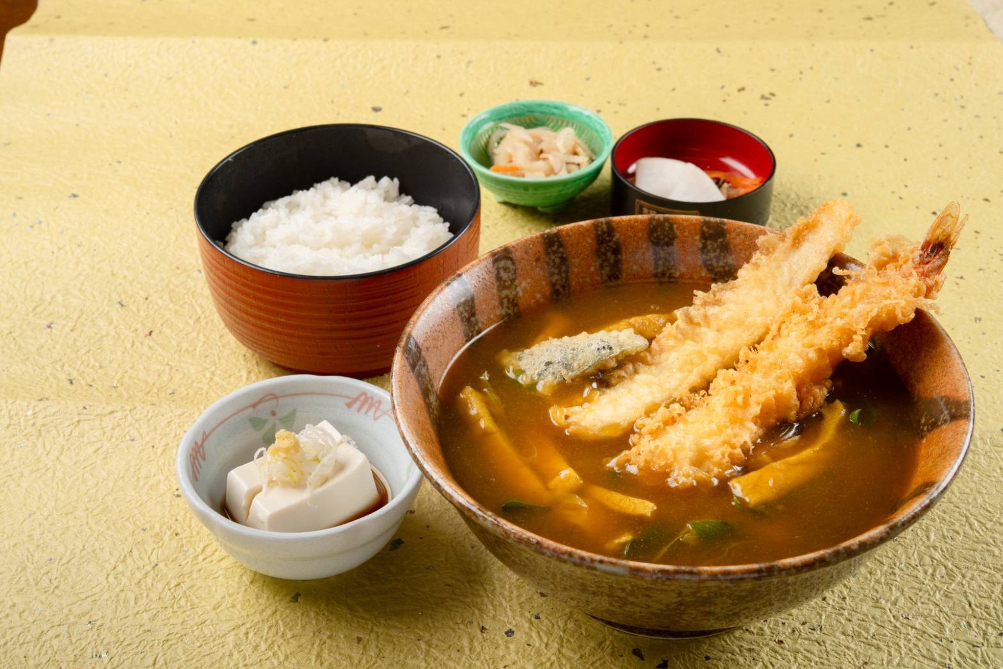 海老イカ天カレー御膳…1,815円｜海老天イカ天カレーそば(うどん)
白ご飯
冷や奴
一菜
香の物