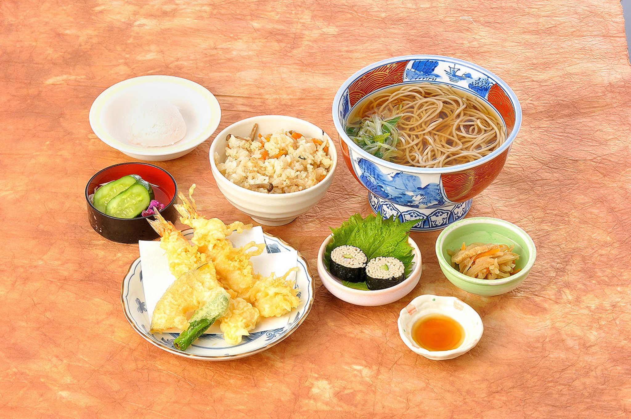 海老天そば御膳…1,870円｜かけそば(うどん)
天盛り
一品
一菜
かやくご飯
香の物
デザート