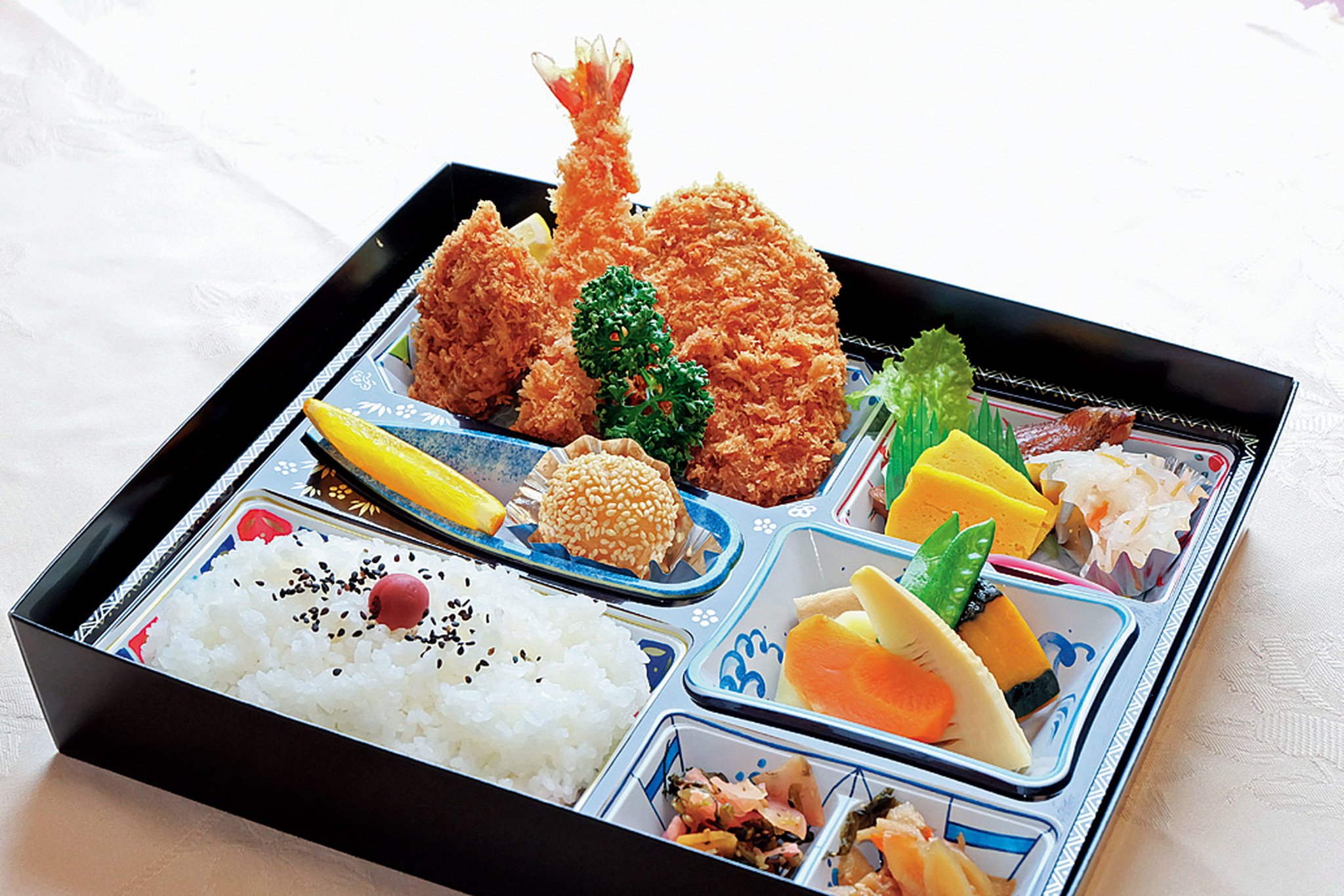 特上弁当(要予約)…2,000円～｜楽しいひとときはもちろんのこと、慶事・法事・法要の席にも。2,000円、2,500円、3...