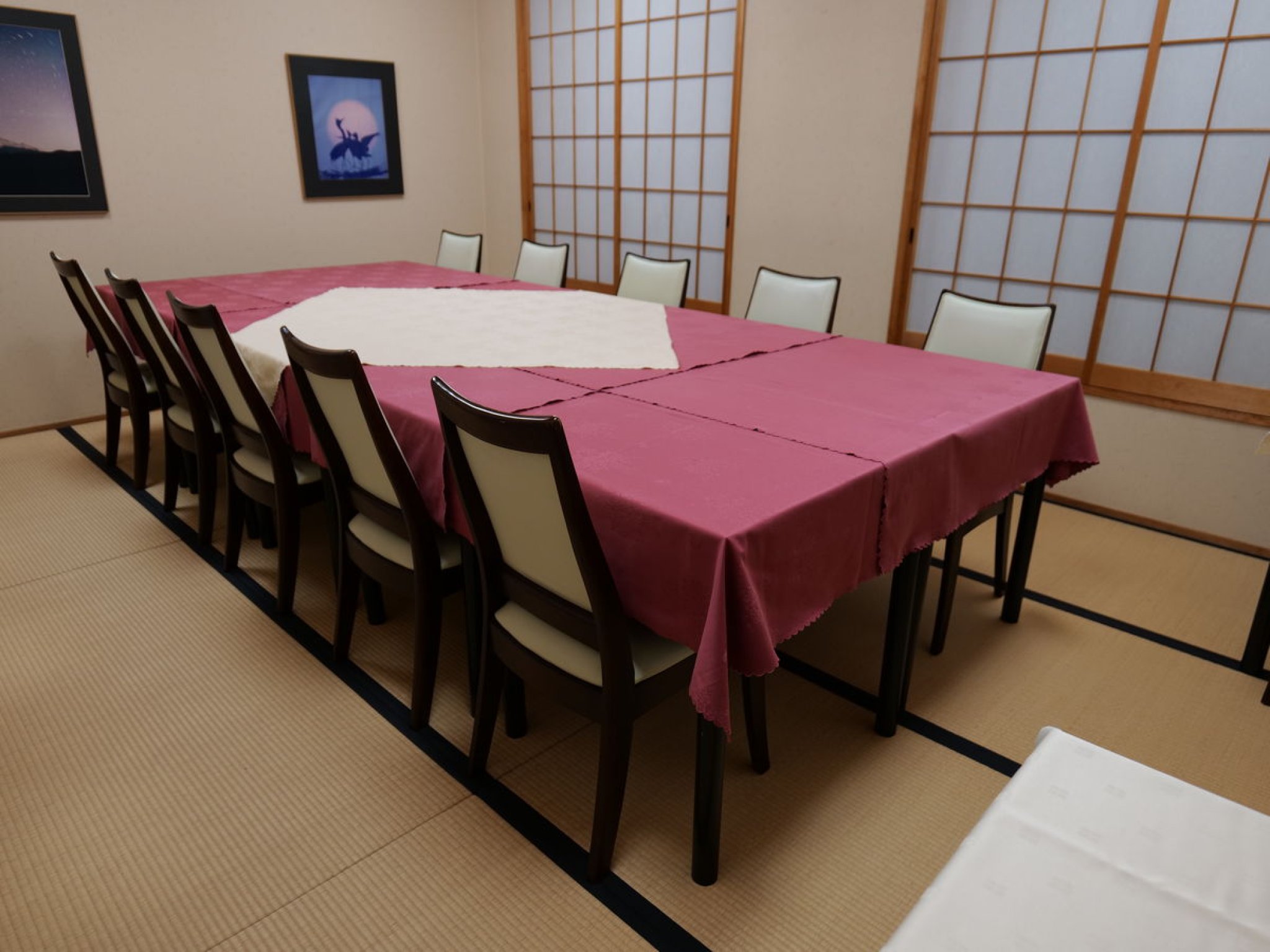 お座敷席は個室対応も可能 (要予約)｜開放感のある広々とした店内でゆったり会席を楽しむもよし、最大16名様...