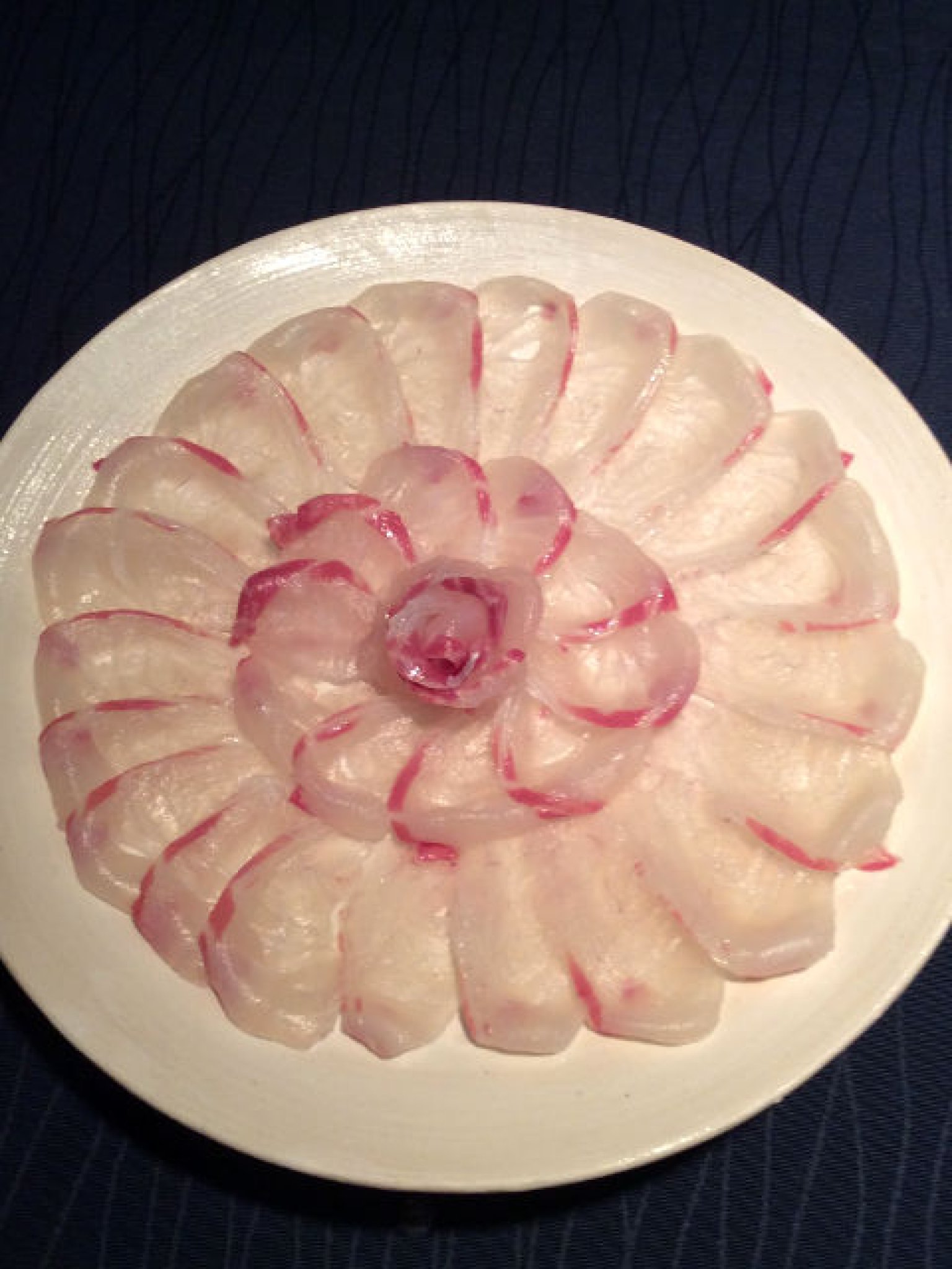 その時々の旬の食材を京料理で｜クエのお刺身。高級食材「クエ」をはじめ、その時々の旬の食材を京料理らし...