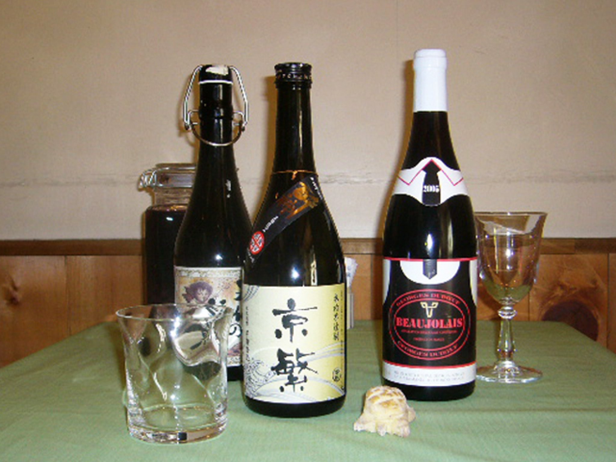 お酒｜日本酒、焼酎、ワインなど料理との相性も考えられた酒も各種取り揃える。一番のオススメは店の名前を...