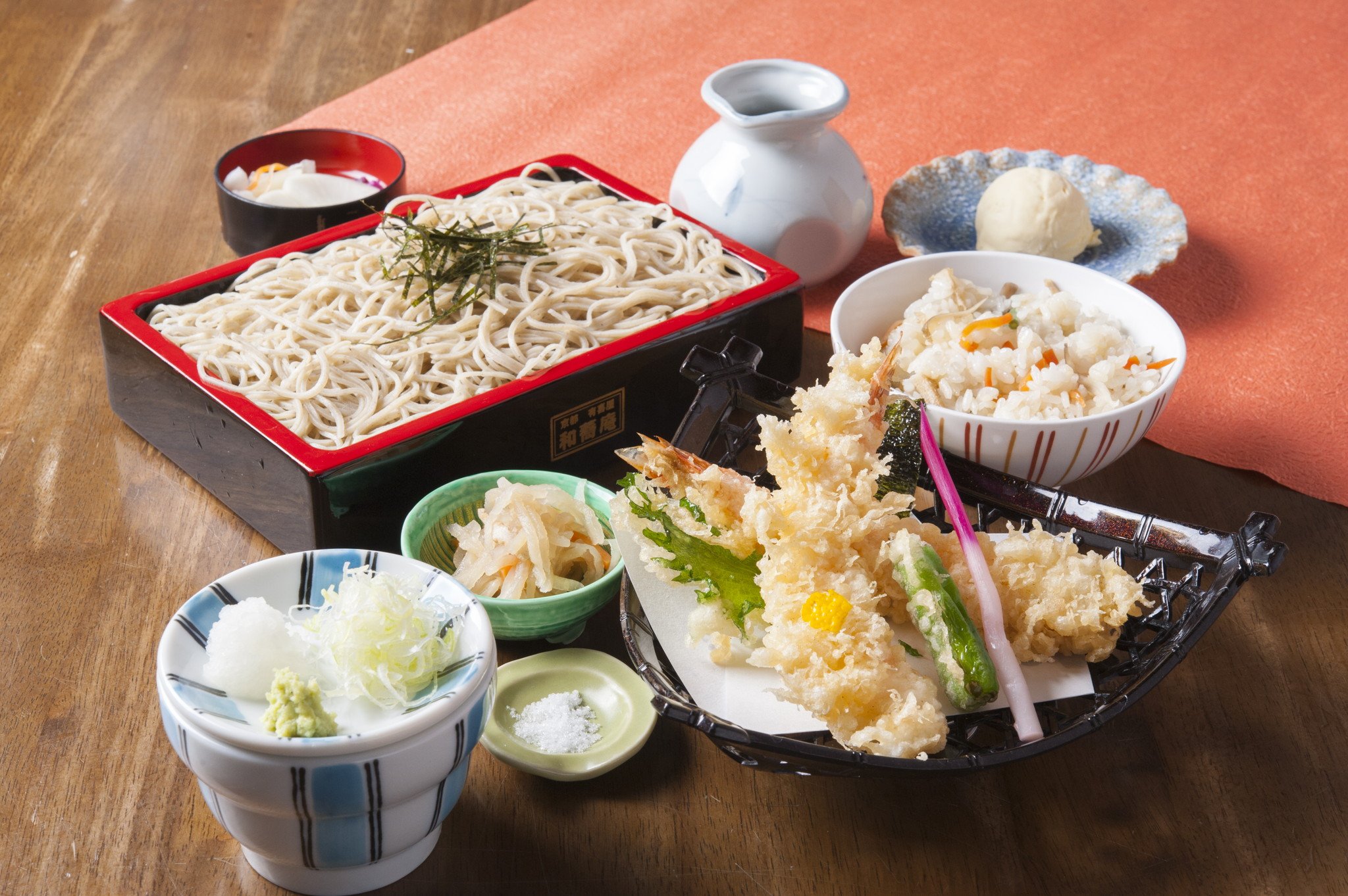 天ざる御膳…1,925円 ｜二八ざるそば(うどん)
天盛り
一品
一菜
かやくご飯
香の物
デザート