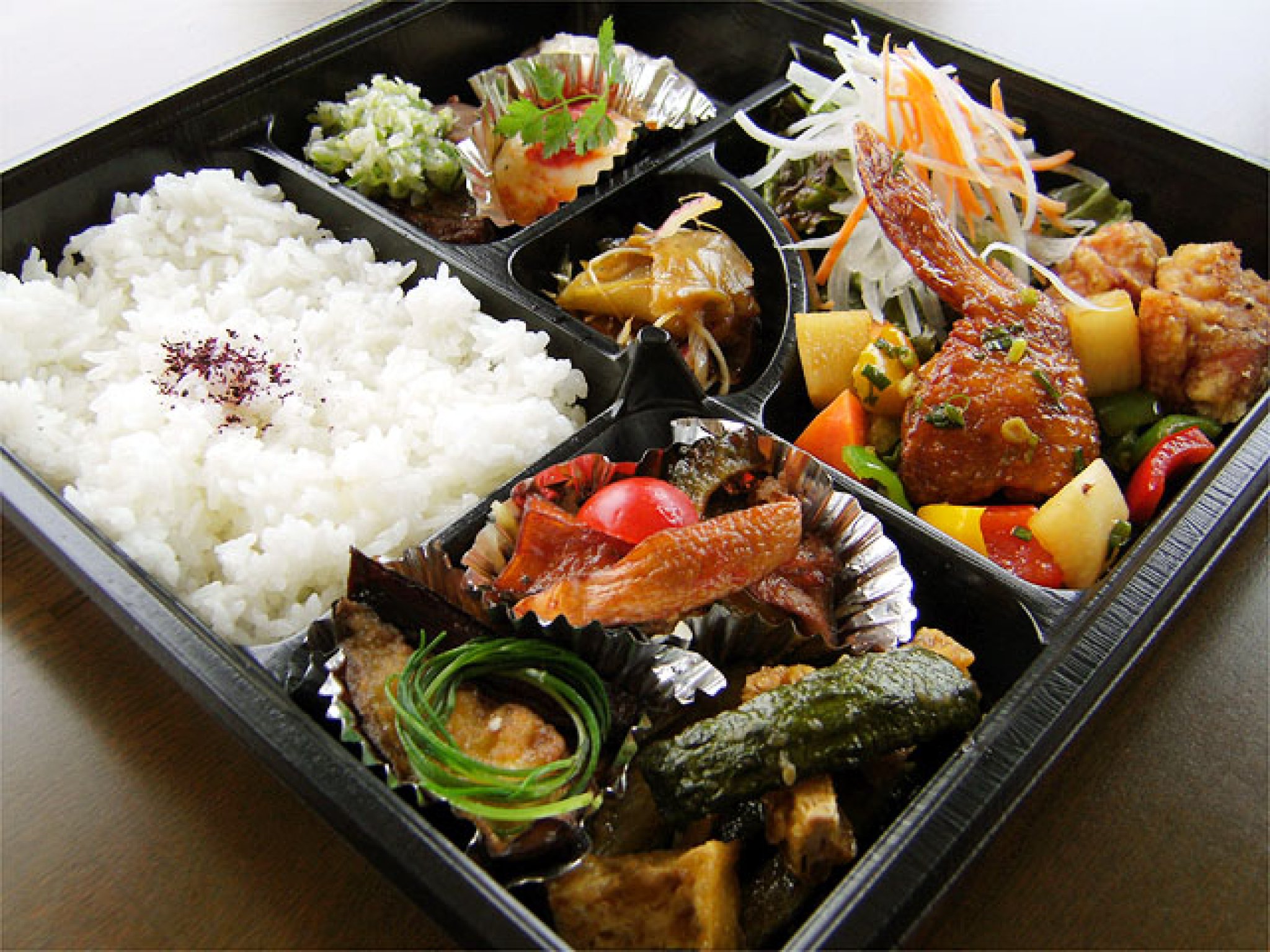 KORAN弁当…1,250円～(写真は一例)