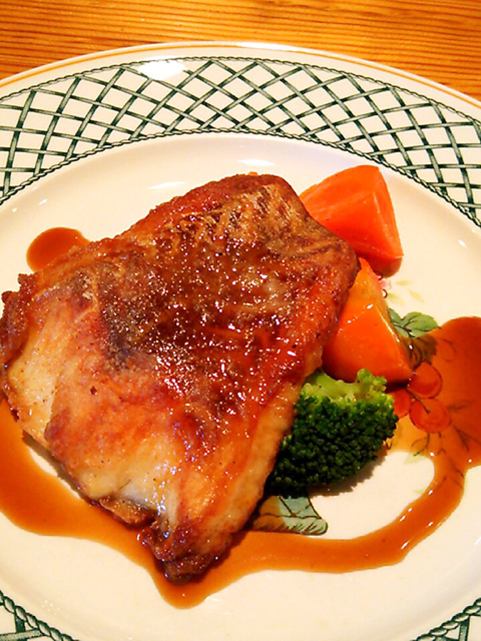 フランス料理はソースが命 調味料も自家製｜若鶏のソテーポン酢ソースに使われている酢は、富有柿からシェ...