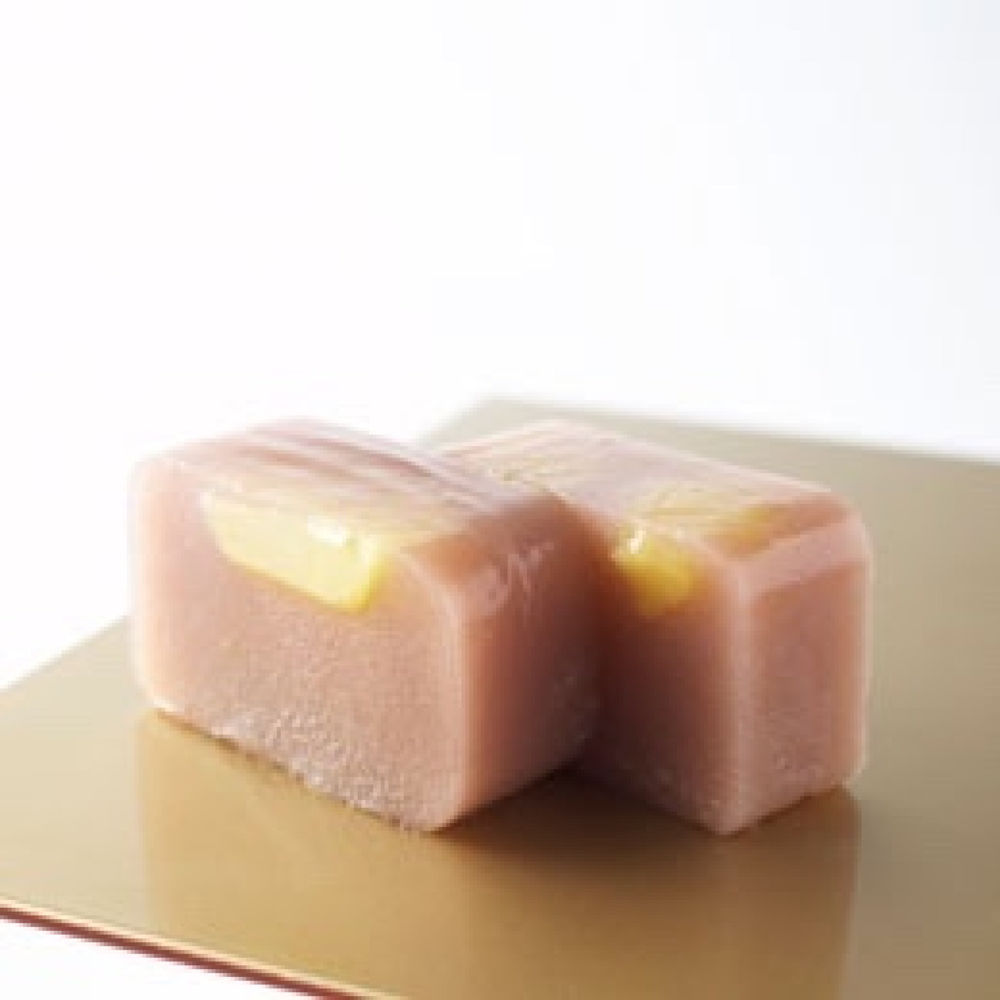 訪れたらぜひ食べておきたい、長良ういろ各種。直営店だけあって、通年商品はもとより、季節限定商品もタイ...